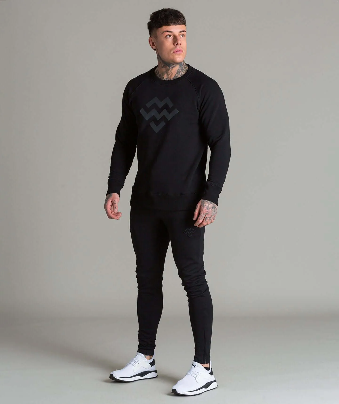 Pursuit Logo Crew Neck (Black/Black)