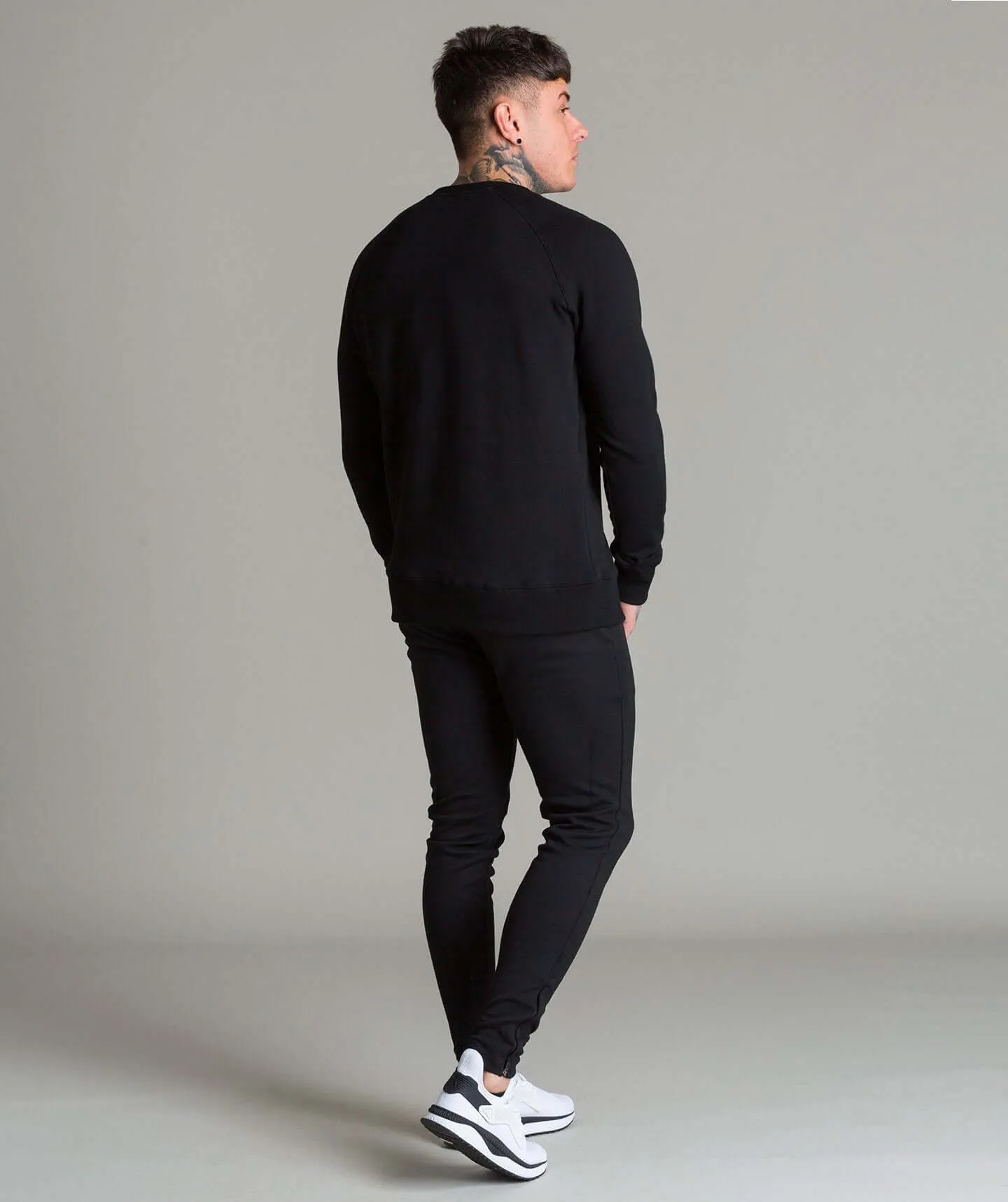 Pursuit Logo Crew Neck (Black/Black)