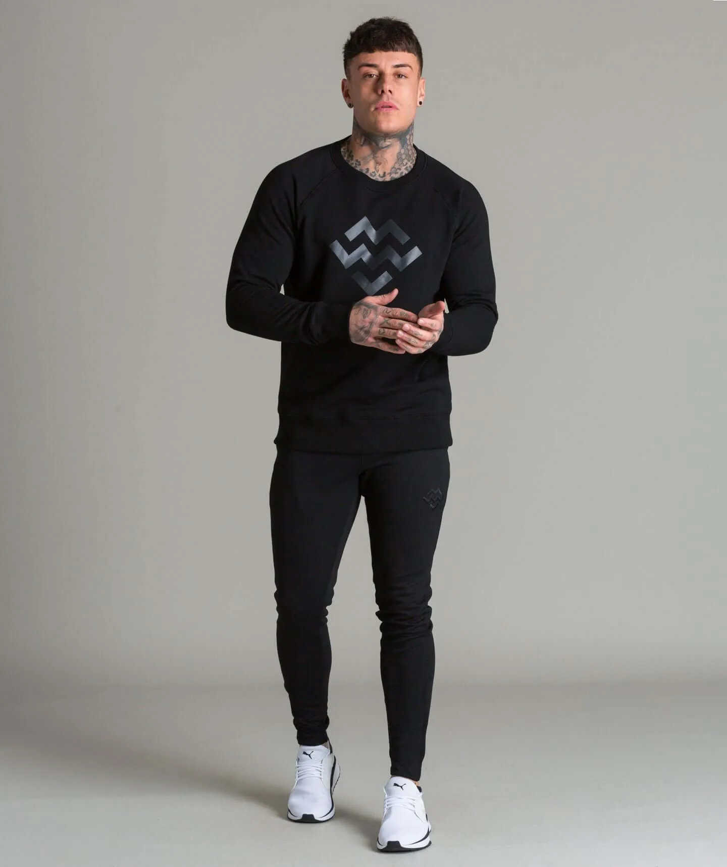 Pursuit Logo Crew Neck (Black/Black)