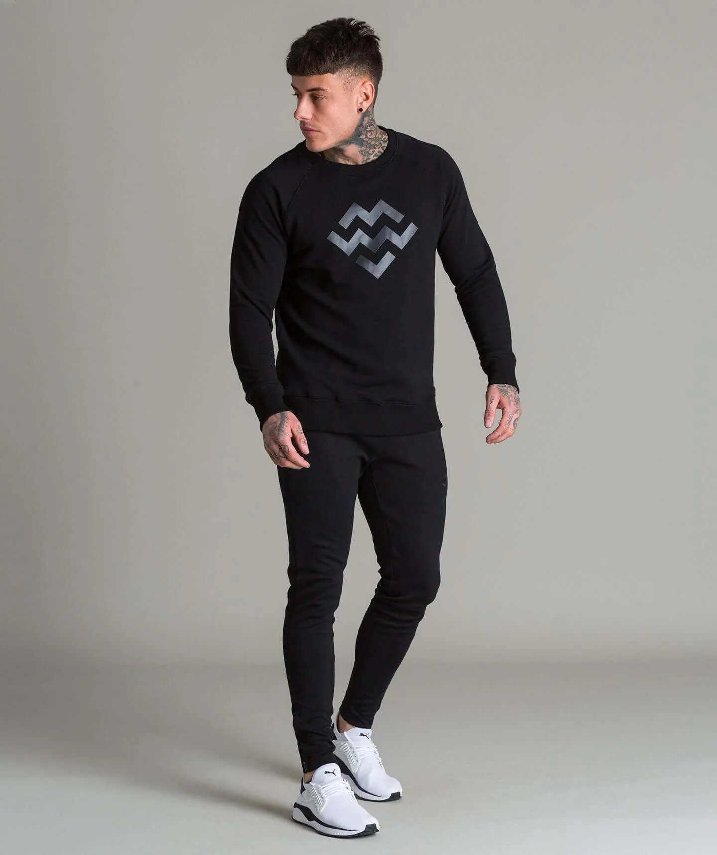 Pursuit Logo Crew Neck (Black/Black)